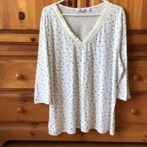 Reitmans v neck floral printed t-shirt 2X